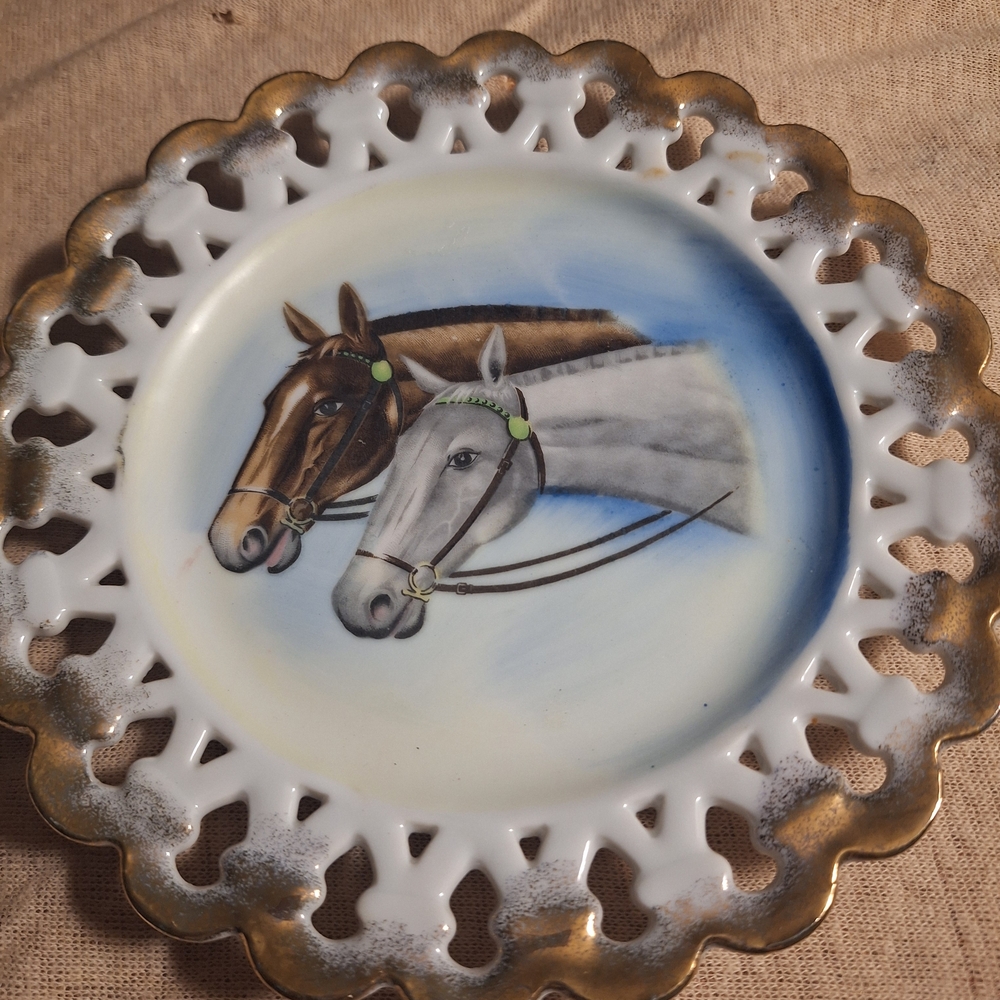 Elegant Horse Design Decorative Plate